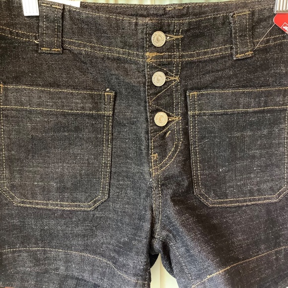 Levi's Womens Y2K VTG Denim Shorts Black Stonewash Button Fly Boho Size 10P - Picture 2 of 7